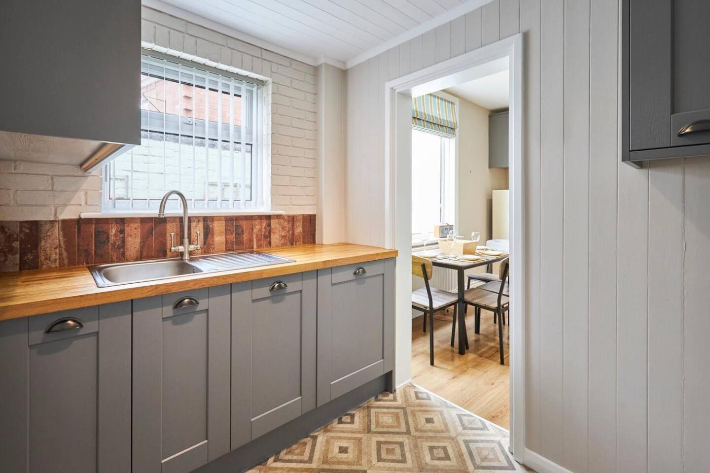 Pass The Keys Modern Home In A Seaside Town 시햄 외부 사진